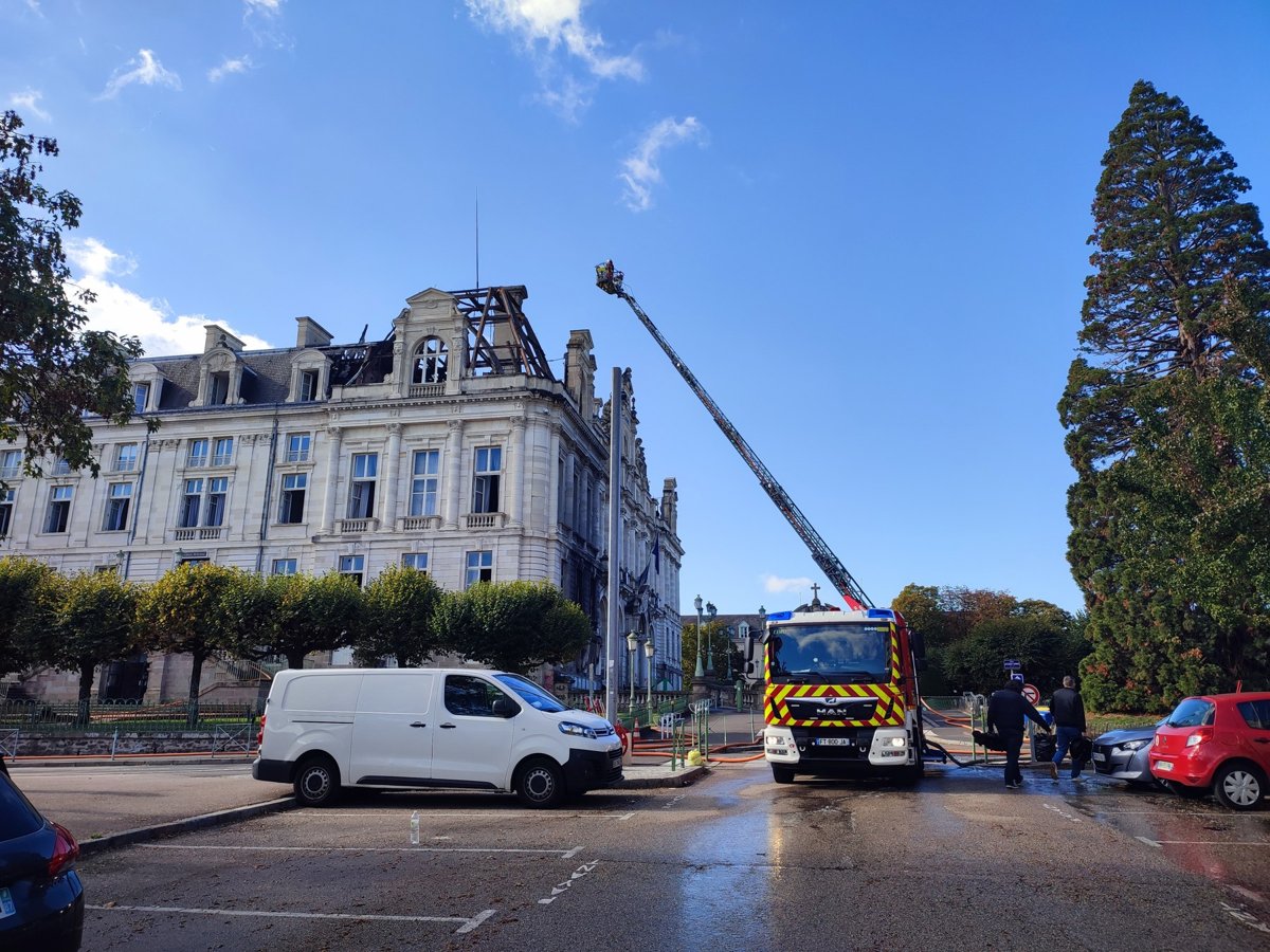 Limoges town hall on October 18, 2026, the day after the fire. Photo: Alacoolwiki / Wikimedia Commons. Creative Commons Attribution 4.0. Resized; no crop.